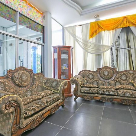 Oyo 89933 Nun Hotel Jeli Экстерьер фото