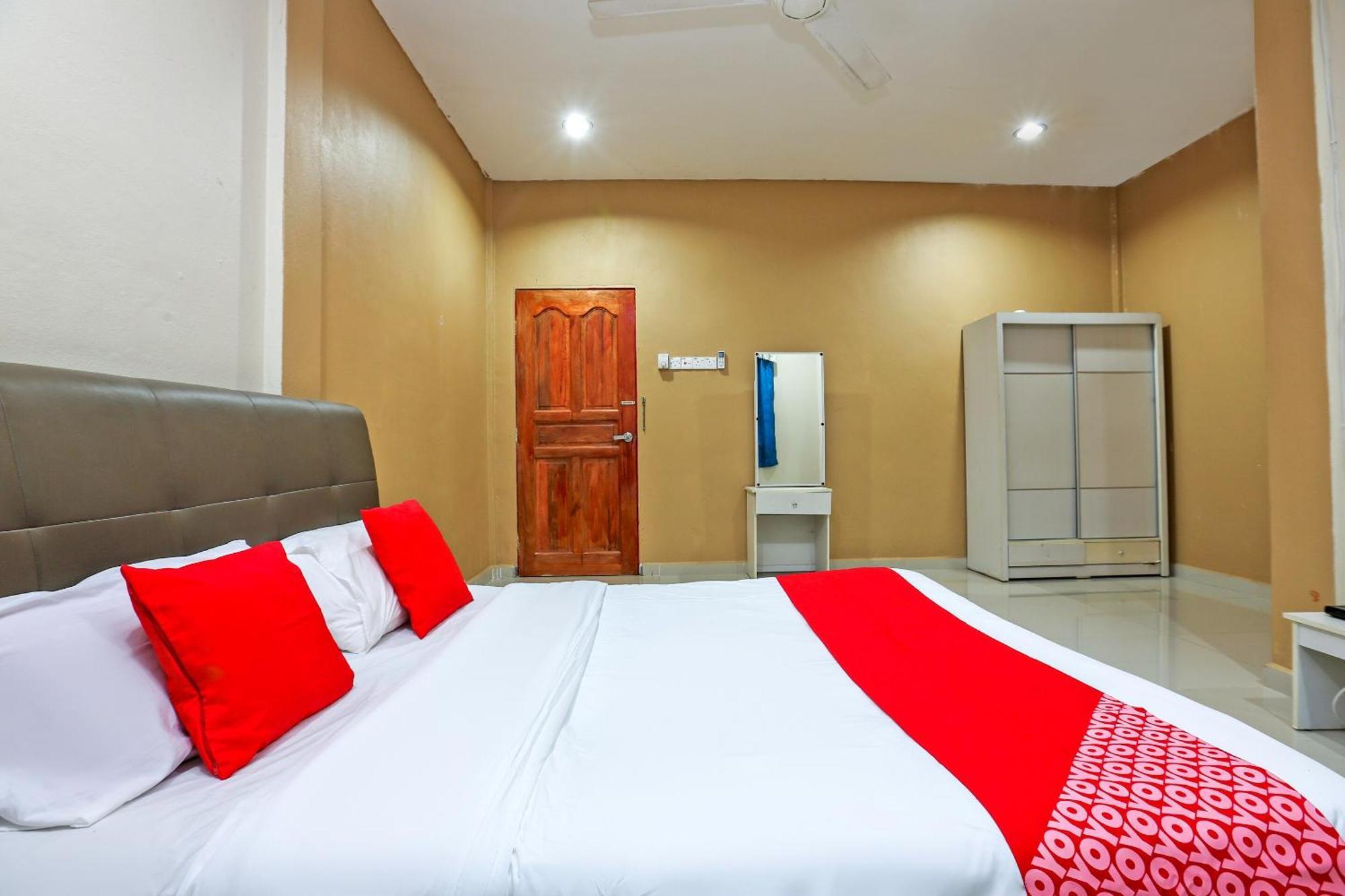 Oyo 89933 Nun Hotel Jeli Экстерьер фото
