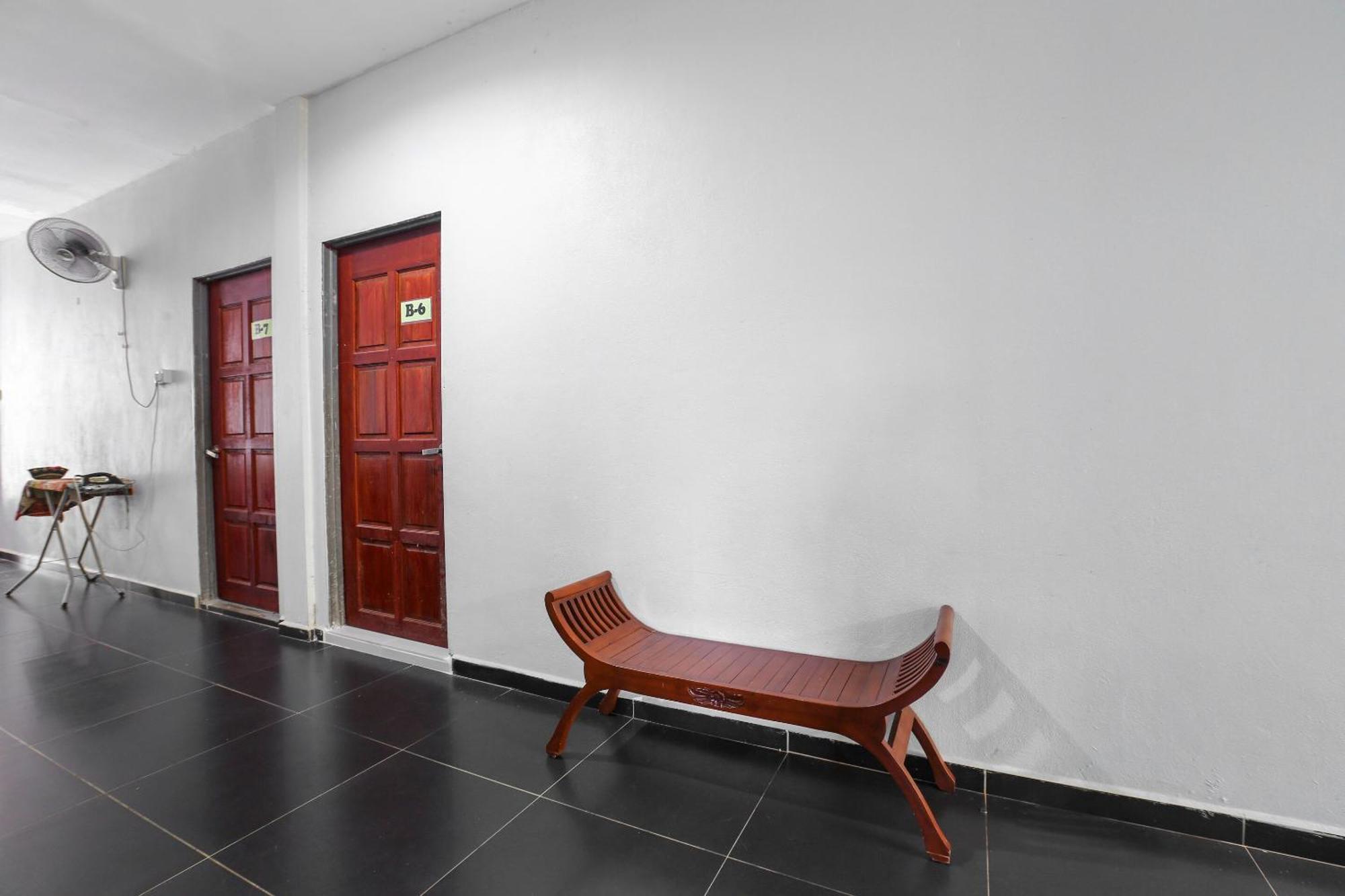 Oyo 89933 Nun Hotel Jeli Экстерьер фото