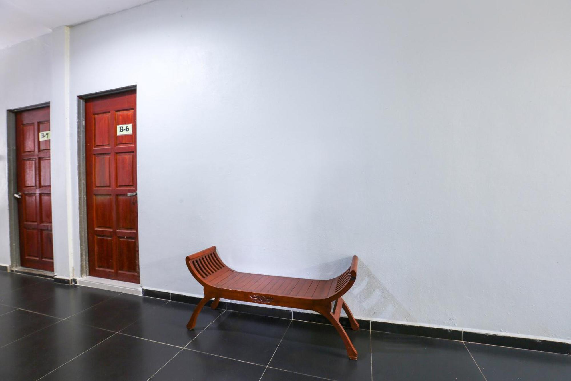 Oyo 89933 Nun Hotel Jeli Экстерьер фото