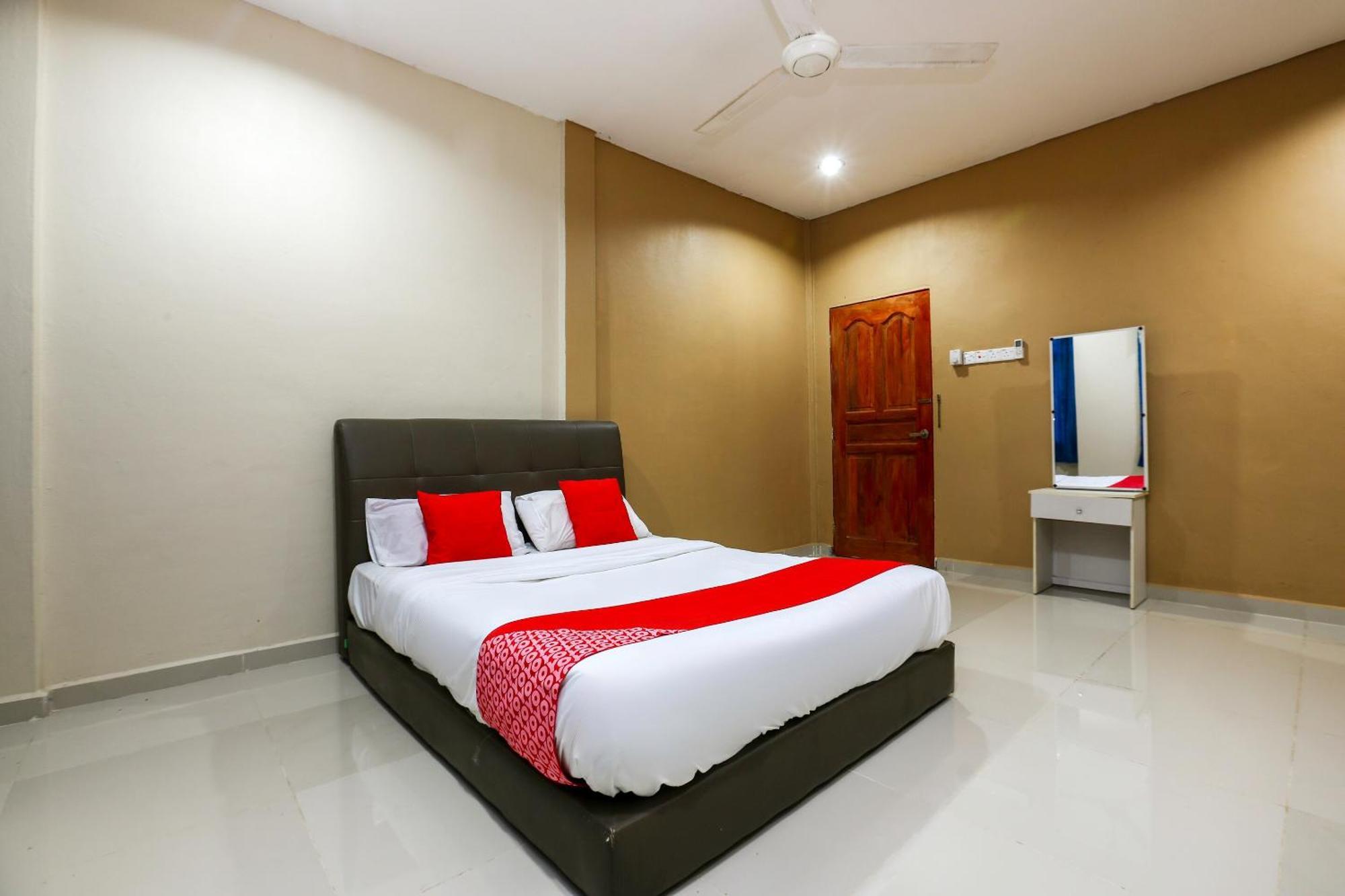 Oyo 89933 Nun Hotel Jeli Экстерьер фото