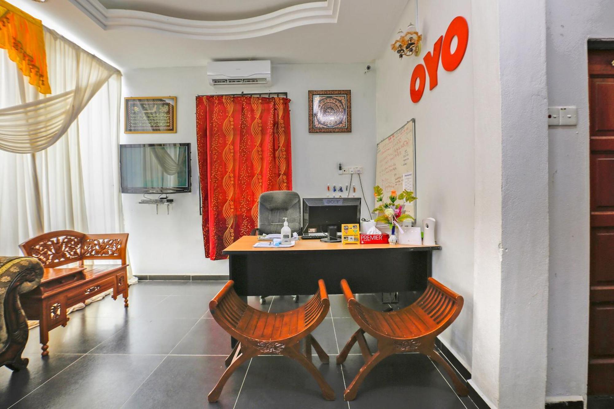 Oyo 89933 Nun Hotel Jeli Экстерьер фото