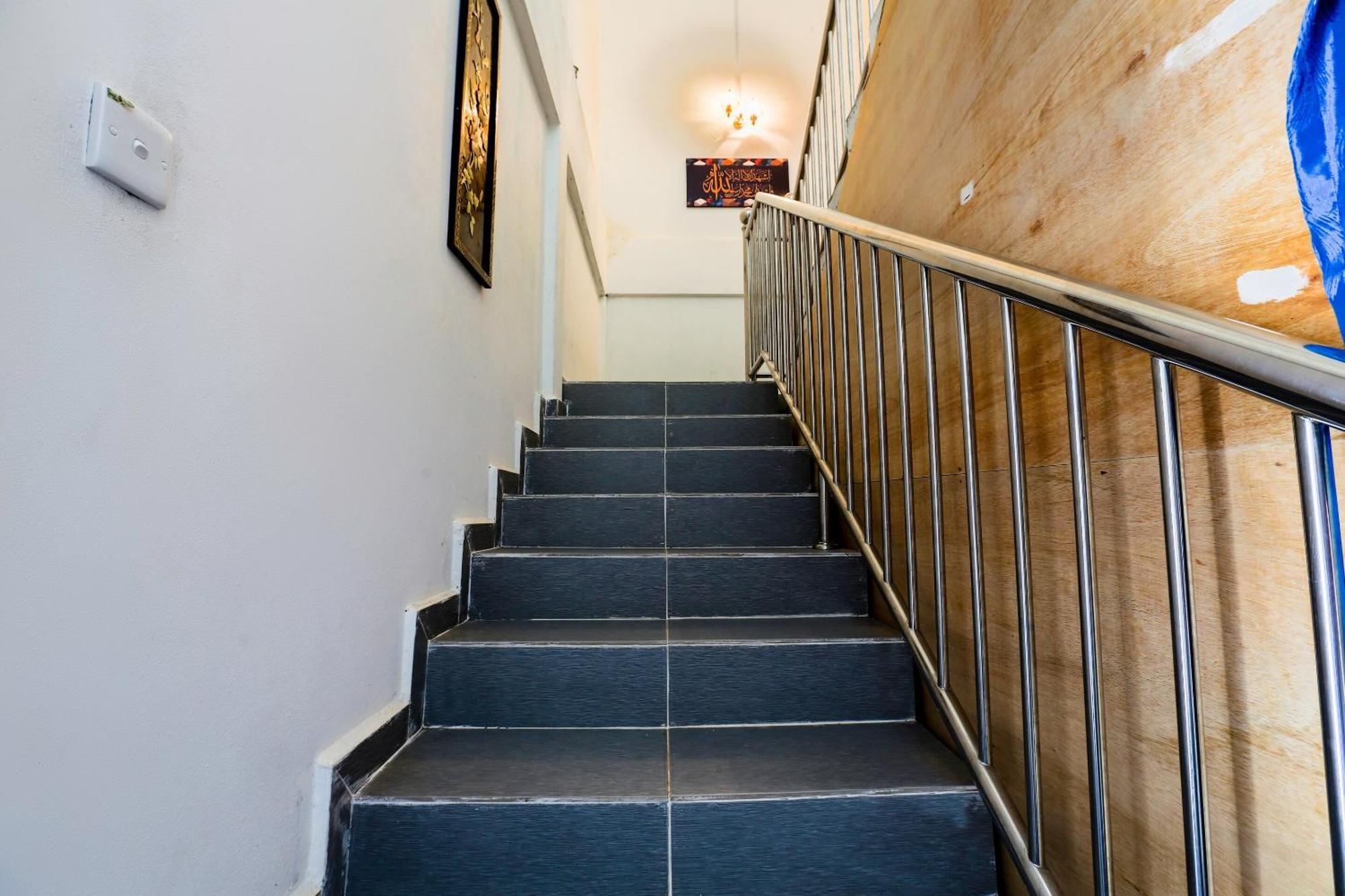 Oyo 89933 Nun Hotel Jeli Экстерьер фото