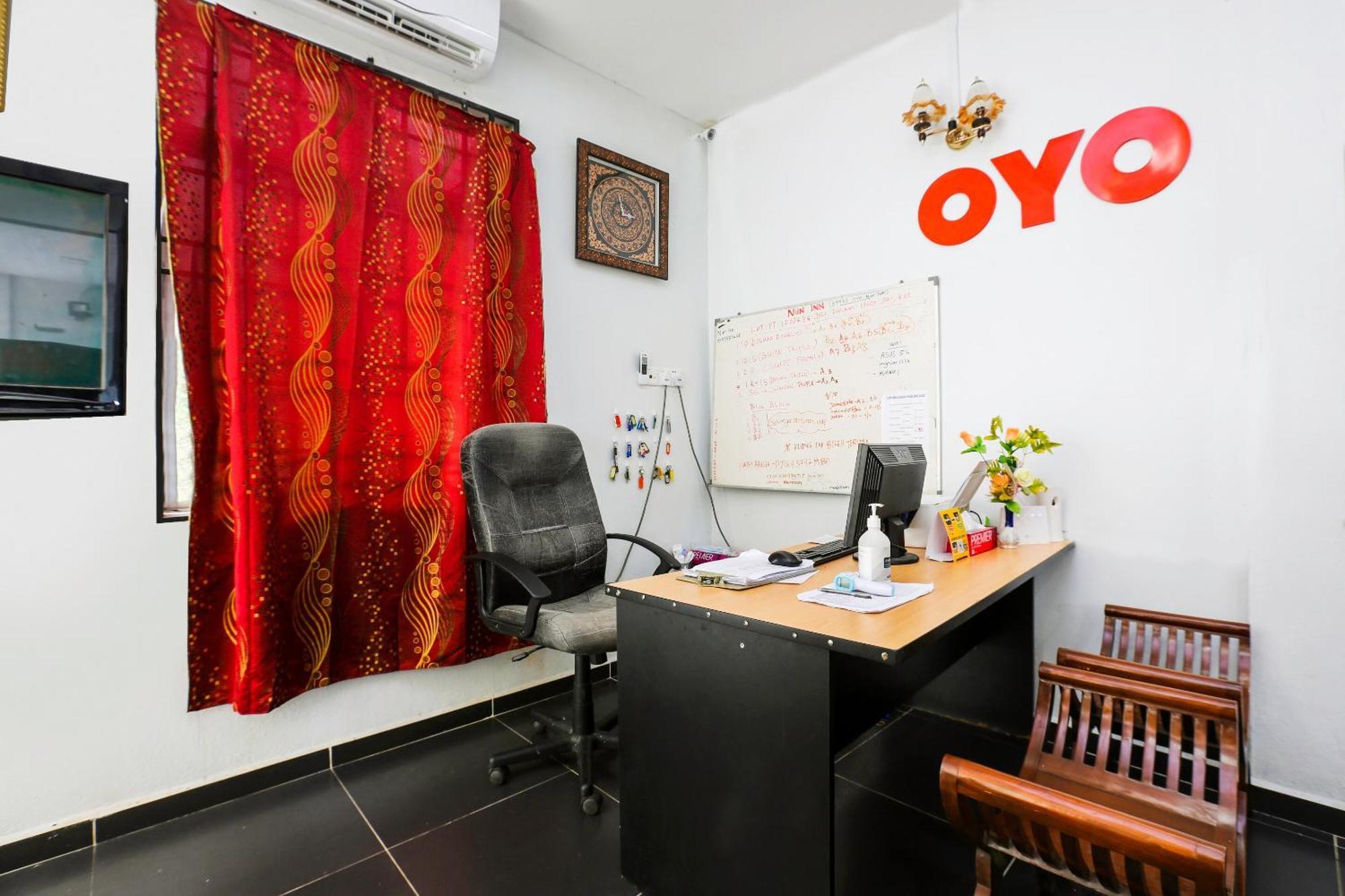 Oyo 89933 Nun Hotel Jeli Экстерьер фото