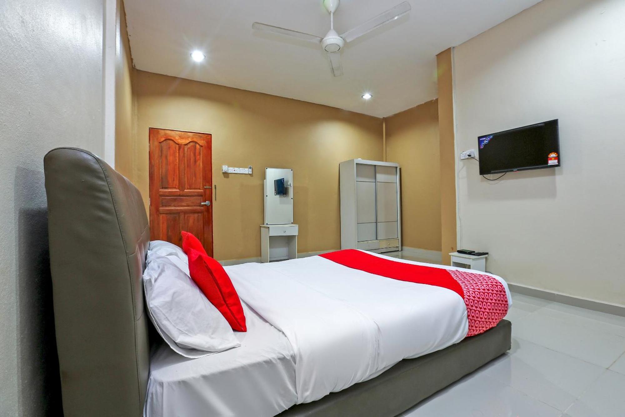 Oyo 89933 Nun Hotel Jeli Экстерьер фото