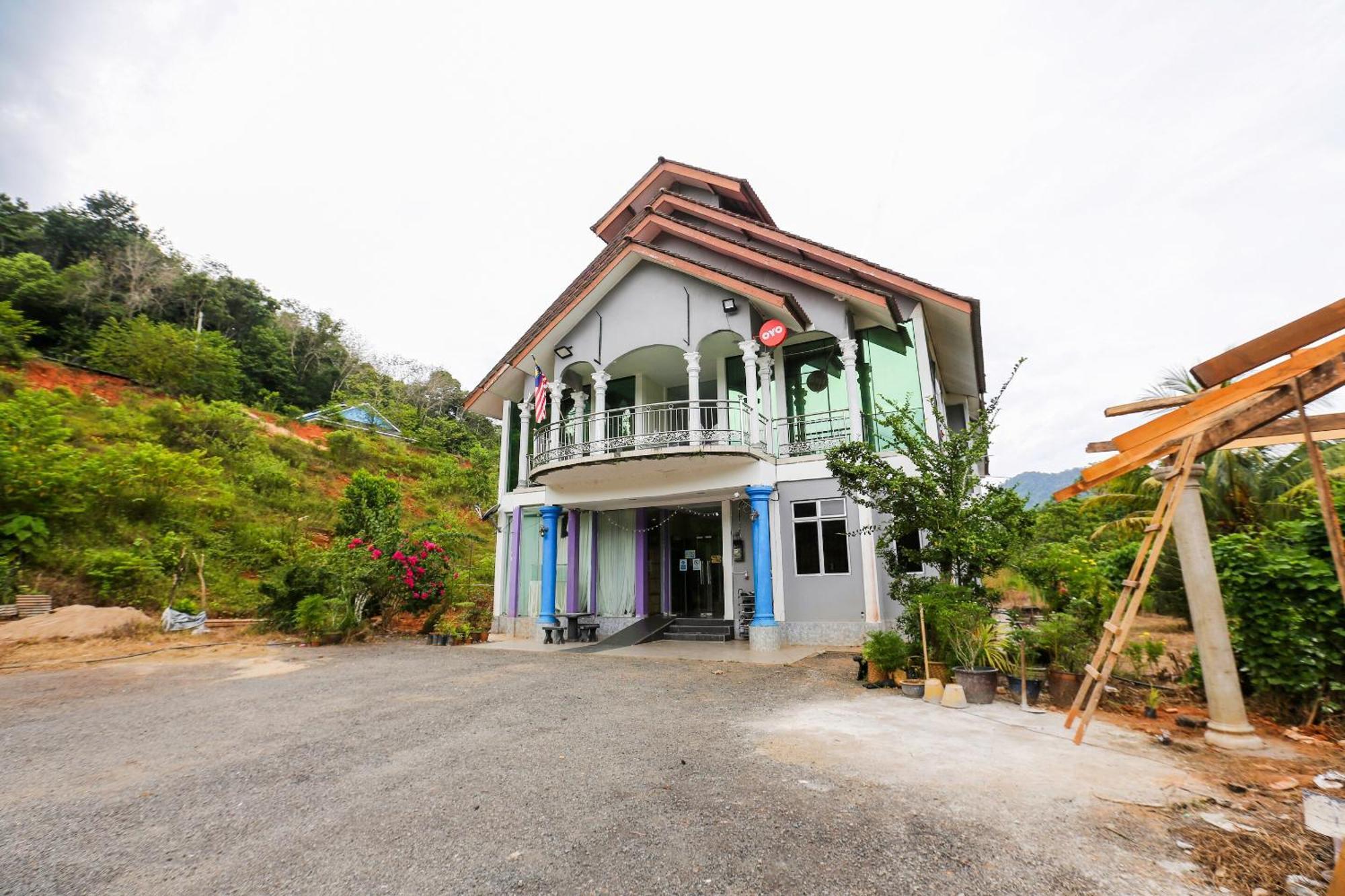 Oyo 89933 Nun Hotel Jeli Экстерьер фото
