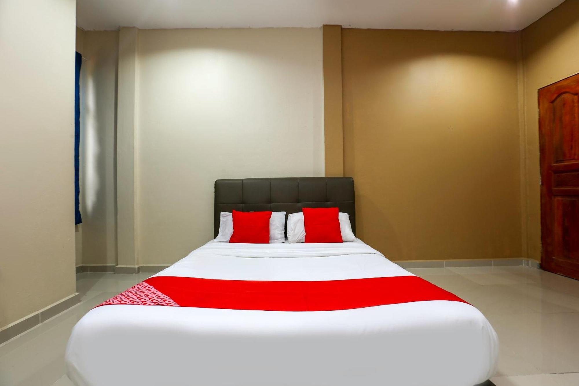 Oyo 89933 Nun Hotel Jeli Экстерьер фото