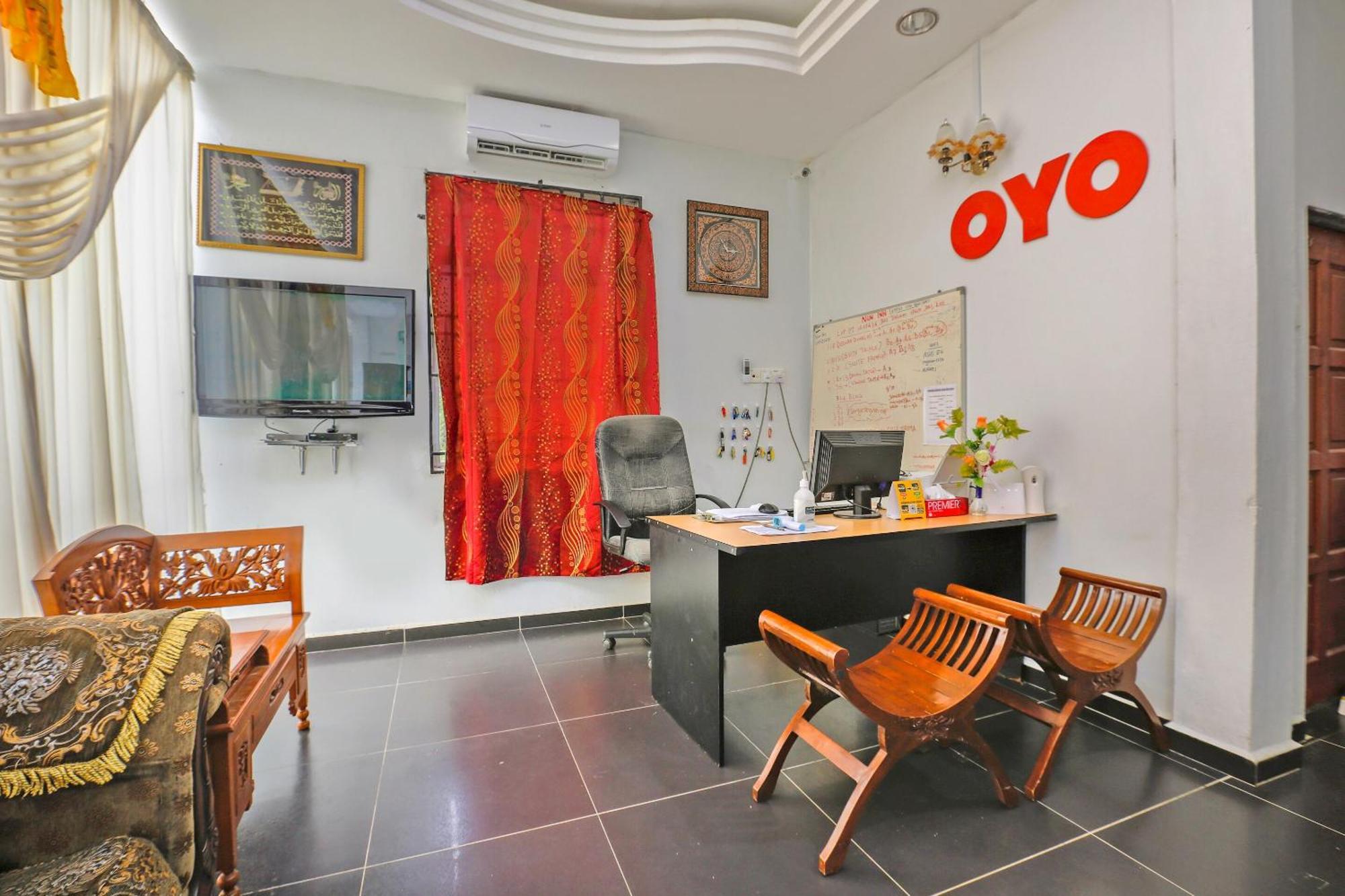 Oyo 89933 Nun Hotel Jeli Экстерьер фото